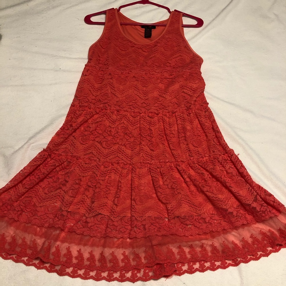 Sleeveless coral dress with lacy floral design